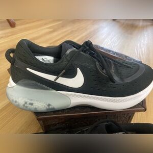 ❤️‍🔥❤️‍🔥Nike Joyride Swish Comfort Running Walking Black & White Tennis Shoes